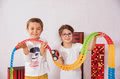 Flexibilná autodráha FleXtreme Discovery Set Smoby 184 dielov dráhy a 440 cm dlhá s elektronickým svietiacim autom od 4 rokov