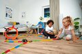 Flexibilná autodráha FleXtreme Discovery Set Smoby 184 dielov dráhy a 440 cm dlhá s elektronickým svietiacim autom od 4 rokov
