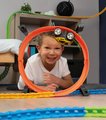 Flexibilná autodráha s oblúkom Flextreme Superloop Circuit Smoby vertikálno-horizontálne s autom 145 dielov od 4 rokov