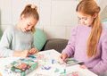 Kreatívne tvorenie Nature Friends Sand Art Educa lesná princezná pieskové obrázky s trblietkami od 7 rokov