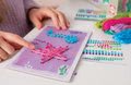 Kreatívne tvorenie Nature Friends String Art Educa prírodná princezná s vyšívaním a niťami a kamienkami od 7 rokov