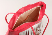 Elegantná kabelka z PVC Kbas so strapcami fuksiová