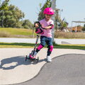 Kolobežka trojkolesová so svietiacimi kolesami a batohom T5 Pink smarTrike s nastaviteľnými riadidlami nosnosť 20 kg