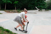 Kolobežka trojkolesová so svietiacimi kolesami a batohom T5 Green smarTrike s nastaviteľnými riadidlami nosnosť 20 kg