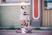 Kolobežka a odrážadlo T1 smarTrike 3v1 s T-lock systémom, nastaviteľným sedadlom a rúčkou šedo-ružová od 15 mes