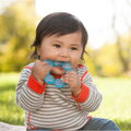 Chladiace hryzátko Water Teether Aqua Infantino vhodné do chladničky modré od 0 mes
