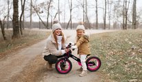 Bicykel a odrážadlo 2v1 Xtend Bike Pink smarTrike rozšíriteľný rám z magnézia s výškovo nastaviteľným sedadlom a riadidlami s prednou brzdou od 3 do 7