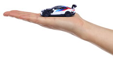 Mașinuță BMW Deluxe Majorette metalice, 6 tipuri diferite, cu cutie de colecție; lungime 7,5 cm; 1:64