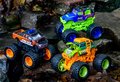 Autíčko meniace farbu Monster Rockerz Color Changers Majorette s odpružením a gumenými kolieskami 7,5 cm dĺžka 5 rôznych druhov