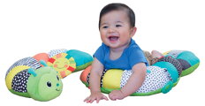 Vankúšik pre hru na brušku Húsenica Prop-A-Pillar Tummy Time & Seated Support Infantino s opierkou a odnímateľnými hračkami s hryzátkom od 0 mes