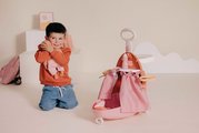 Prebaľovací kufrík s postieľkou na kolieskach 3v1 Nursery Soft Baby Nurse Smoby s jedálenskou stoličkou 6 doplnkov od 18 mes
