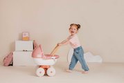 Hlboký kočík s textilom Pram Soft Baby Nurse Smoby pre 42 cm bábiku s 54 cm vysokou ergonomickou rúčkou od 18 mes