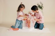 Kúpeľňa s funkčnou sprchou pre bábiky Shower Soft Baby Nurse Smoby s osuškou odnímateľnou sprchovou hlavicou a náučna brožúrka
