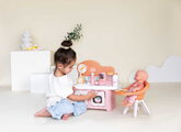 Kuchynka s jedálenskou stoličkou pre bábiku Baby Nurse Kitchen & High Chair Smoby s kuchynským robotom 7 doplnkov od 18 mes