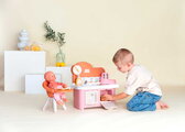 Kuchynka s jedálenskou stoličkou pre bábiku Baby Nurse Kitchen & High Chair Smoby s kuchynským robotom 7 doplnkov od 18 mes