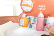 Kuchynka s jedálenskou stoličkou pre bábiku Baby Nurse Kitchen & High Chair Smoby s kuchynským robotom 7 doplnkov od 18 mes