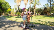 Kolobežka trojkolesová s rozšíriteľnou doskou Xtend Pink Scooter smarTrike skladacia s výškovo nastaviteľnými riadidlami a LED kolesami od 3 do 12 rok