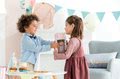 Bábika Mini Corolline Ruby Les Trendies Corolle s hnedými očami a žlté kvetinky na šatách 20 cm