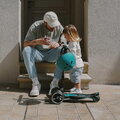 Odrážadlo a kolobežka 2v1 trojkolesová s LED kolesami Xtend Scooter Ride-on Orange smarTrike s vodiacou tyčou s nastaviteľnou výškou a úložným priesto