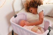 Postieľka s úložným priestorom Co Sleeping Bed Sandy Maxi Cosi&Quinny Smoby pre 38 cm bábiku 4 výškové úrovne