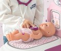 Zdravotnícky a prebaľovací pult Violette Baby Care Center Smoby s elektronickým displejom a 30 cm bábika s 25 doplnkami 68 cm výška