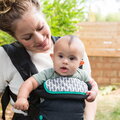 Nosič pre dieťa Flip Advanced 4v1 Convertible Carrier Black Denim Infantino 4 spôsoby nosenia čierny od 3,6-14,5 kg od 0 mes