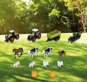 Garáž farma so stajňou 2 poschodová Farmyard Majorette s 8 figúrkami zvieratiek a 2 traktory od 5 rokov MJ3009000
