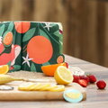 Knižka s vôňou ovocia Book of Scents Ludi 5 voňavých samolepiek na rozvoj čuchovej pamäte od 12 mes