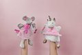 Plyšová myška na bábkové divadlo Mouse Hand Puppet Doudou et Compagnie ružová 28 cm od 0 mes