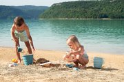 Vedro set s mušľou a krabom Beach Écoiffier 2 formičky s krhličkou a lopatkou 6 dielov (výška 17 cm) od 18 mes