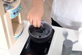 Kuchynka elektronická Bon Appetit Kitchen Smoby s kávovarom a chladnička s rúrou na pečenie 23 doplnkov 96 cm výška/49 cm pult