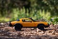 Autíčko Chevrolet Camaro Bumblebee 1977 Transformers Jada kovové dĺžka 20 cm 1:24