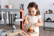 Kuchynka elektronická so zásuvkou na príbory Safran Kitchen Smoby so zvukom a kávovar s jedálenským kútikom 24 doplnkov