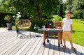 Gril na záhradu s kuchynkou Garden Kitchen Evolutive Smoby výškovo nastaviteľný s tečúcou vodou z kohútika a 43 doplnkov