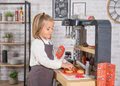 Reštaurácia s elektronickou kuchynkou Chef Corner Restaurant Smoby obojstranná s tečúcou vodou a špecialitami výškovo nastaviteľná 70 doplnkov
