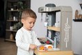 Kuchynka elektronická s nastaviteľnou výškou Tefal Evolutive New Kitchen Smoby so zvukovým sporákom a funkčnými spotrebičmi a 31 doplnkov