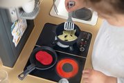 Kuchynka elektronická s nastaviteľnou výškou Tefal Evolutive New Kitchen Smoby so zvukovým sporákom a funkčnými spotrebičmi a 31 doplnkov