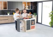 Kuchynka ostrovček s magickými cestovinami Kitchen Island 360° Smoby obojstranná s otvárateľnou rúrou a úložným priestorom 23 doplnkov
