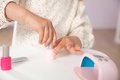 Manikúra s elektronickou UV lampou My Beauty Nail Set Smoby s pilníkom krémom a dva gél laky na nechty