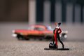 Autíčko DC Chevy Bel Air 1957 Jada kovové s otvárateľnými dverami a figúrkou Harley Quinn dĺžka 13 cm 1:32
