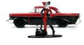 Autíčko DC Chevy Bel Air 1957 Jada kovové s otvárateľnými dverami a figúrkou Harley Quinn dĺžka 13 cm 1:32