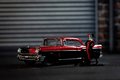 Autíčko DC Chevy Bel Air 1957 Jada kovové s otvárateľnými dverami a figúrkou Harley Quinn dĺžka 13 cm 1:32