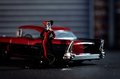 Autíčko DC Chevy Bel Air 1957 Jada kovové s otvárateľnými dverami a figúrkou Harley Quinn dĺžka 13 cm 1:32