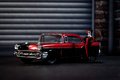 Autíčko DC Chevy Bel Air 1957 Jada kovové s otvárateľnými dverami a figúrkou Harley Quinn dĺžka 13 cm 1:32