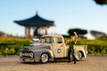 Autíčko Street Fighter Ford Pickup 1956 Jada kovové s otvárateľnými časťami a figúrkou Guile dĺžka 20 cm 1:24