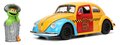 Autíčko Sesame Street VW Beetle 1959 Jada kovové s otvárateľnými časťami a figúrkou Oscar dĺžka 16,5 cm 1:24