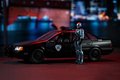 Autíčko RoboCop Ford Taurus 1986 Jada kovové s otvárateľnými časťami a figúrkou Robocop dĺžka 20 cm 1:24