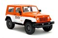 Autíčko Jeep Wrangler 2007 M&M Jada kovové s otvárateľnými dverami a figúrka Orange dĺžka 18 cm 1:24
