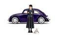 Autíčko Volkswagen Beetle Hollywood Rides Jada kovové s otvárateľnými dverami a figúrkou Wednesday 1:24