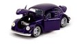 Autíčko Volkswagen Beetle Hollywood Rides Jada kovové s otvárateľnými dverami a figúrkou Wednesday 1:24